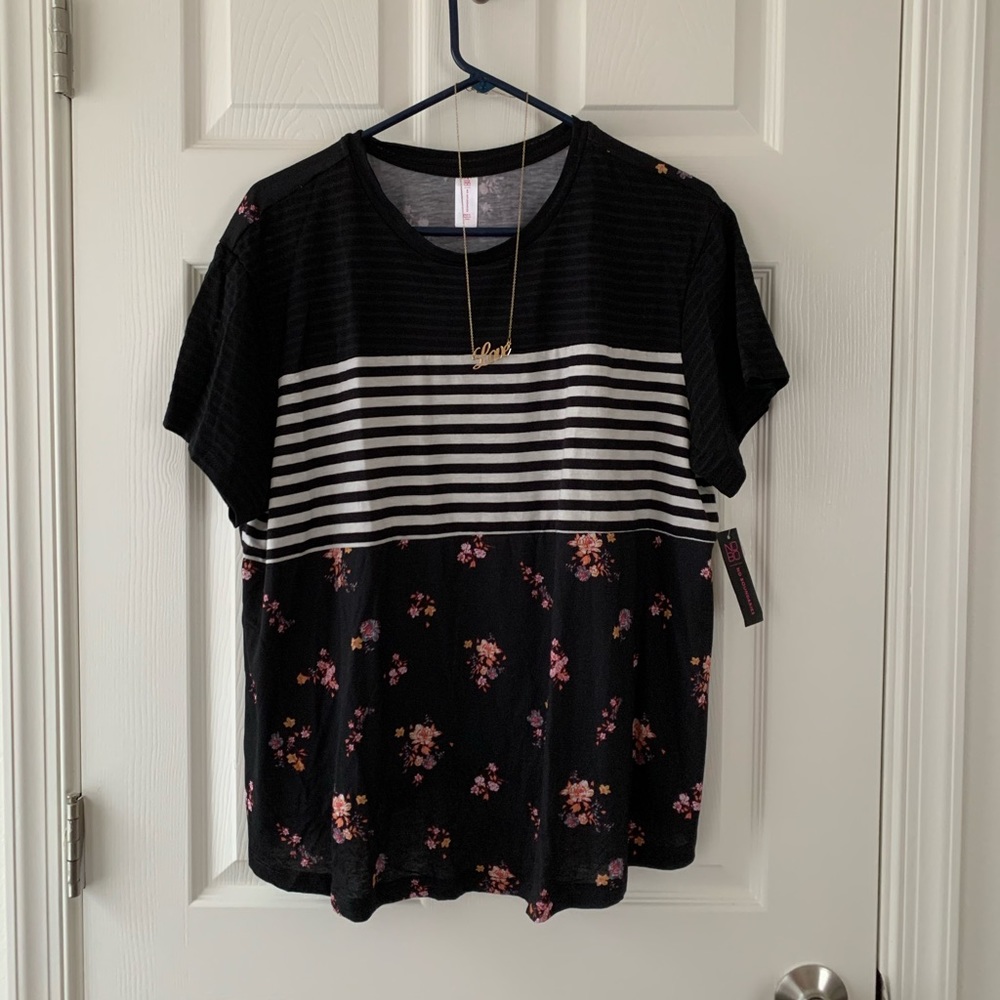 Tie front top with necklace
